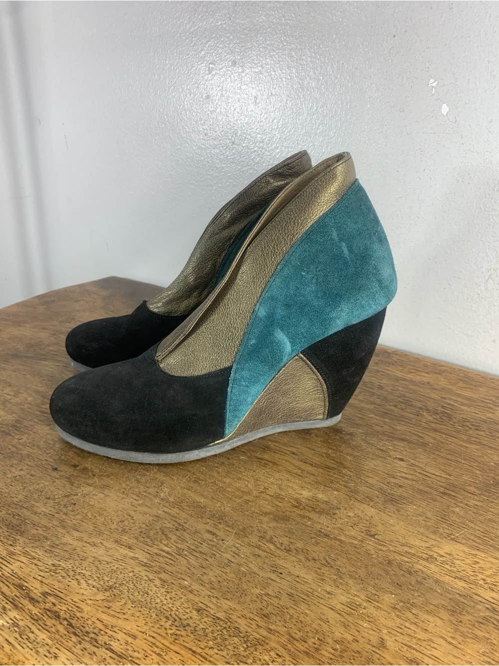 FLY London Color Block Suede Wedge Pumps Black Teal & Metallic Gold EU 41